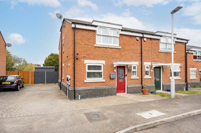 Property on Potters Mead, LU5 4FD