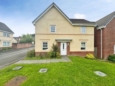 Property on Heol Pentre Bach, SA4 4AU