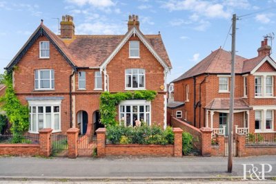 Property on Chinnor Road, OX9 3LN