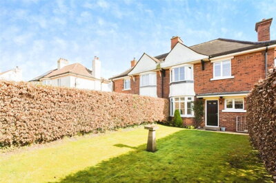 Property on The Green, NG14 7DD