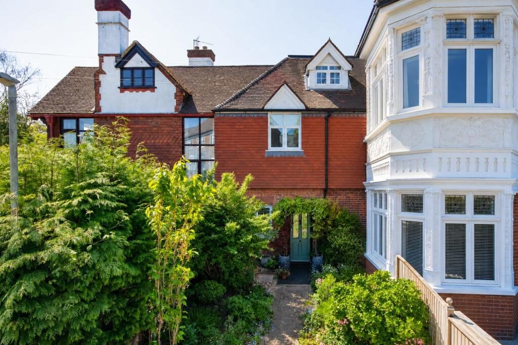 Terraced House