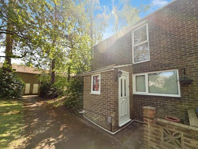 Property on Lingwood, RG12 7PZ