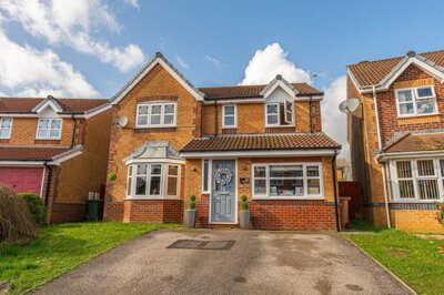 Property on Heol Tyddyn, CF83 1TG