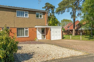 Property on Arnett Avenue, RG40 4EG