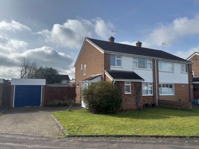 Property on GL3 3AP