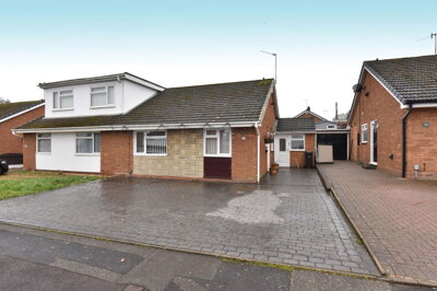 Property on Lingfield Way, DY6 8RS