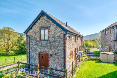 Property on LL20 7PS
