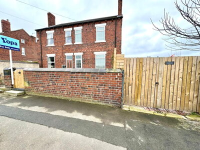 Property on Green Lane, WF7 6EH