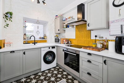 Property on TR18 3DD