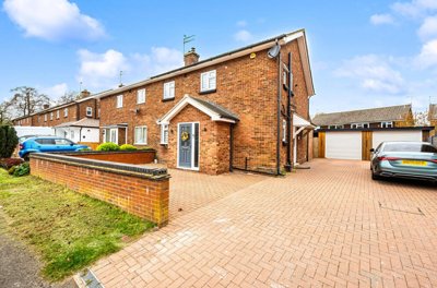 Property on Spinney Crescent, LU6 1AR