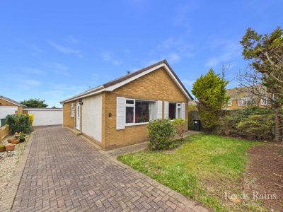 Property on Meadowlands Close, TS13 4PF