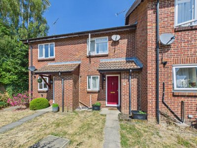 Property on Chicory Close, RG6 5GS