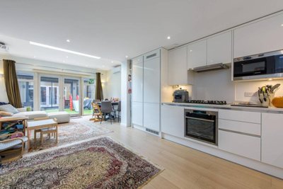 Property on Swaledale Close, N11 3FA