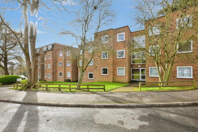 Property on Briardale, SG12 0XF