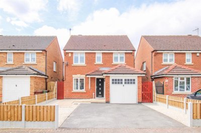 Property on Kingfisher Court, WF6 1ZW