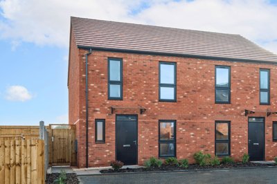 Property on NN11 4NN