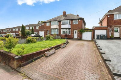 Property on Flaxley Road, B33 9ES