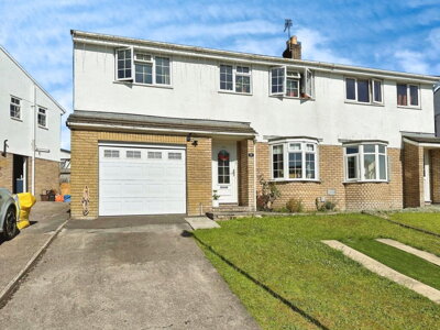 Property on Highfields, CF31 2PE