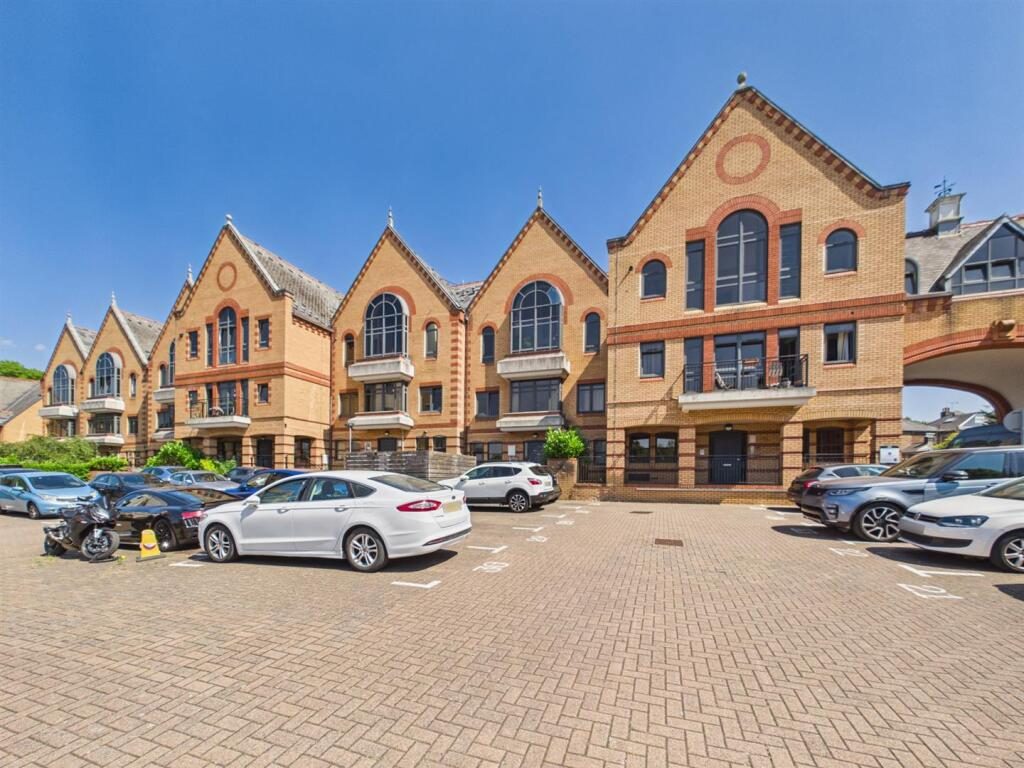 Property main image