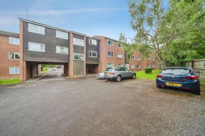 Property on Lodge Close, OX16 9DF