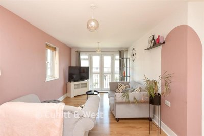 Property on RH6 9RN