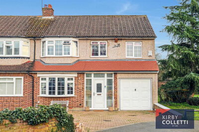 Property on Trafalgar Avenue, EN10 7DL