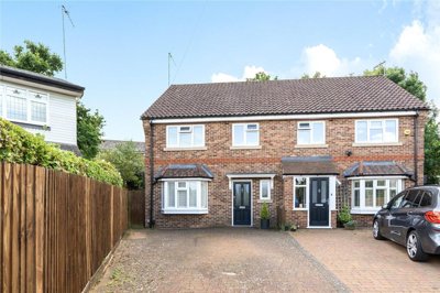 Property on Tarnbank, EN2 7JX