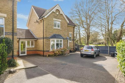 Property on Oatfield Close, NR10 3RS