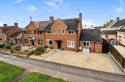 Property on SN7 7DF
