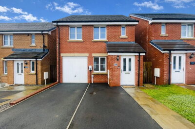 Property on Heol Cae Pownd, SA14 7BZ