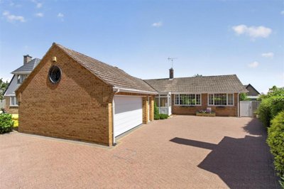 Property on Parkland Close, NG18 4PP