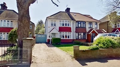 Property on Albury Ride, EN8 8XE