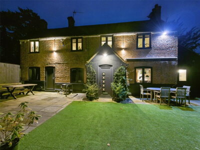 Property on OX39 4RR