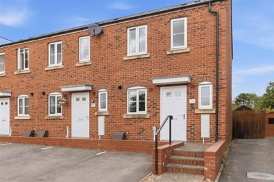Property on Hankinson Road, CV34 5NF
