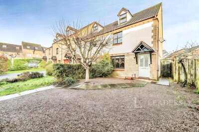 Property on Essex Close, WR2 4PX