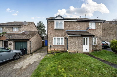 Property on Catcliffe Way, RG6 4HX