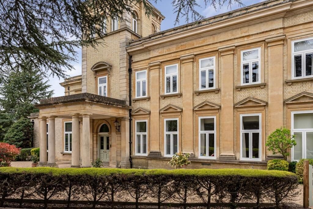 Property main image