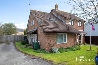 Property on Middle Ground, SN4 8LJ