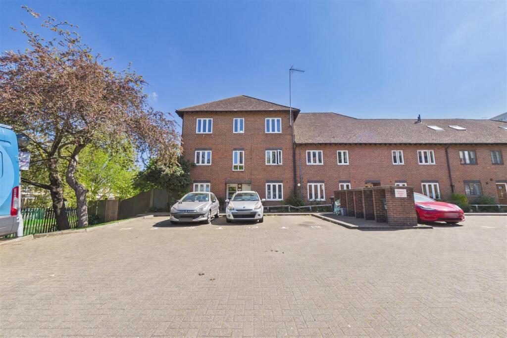 Property main image