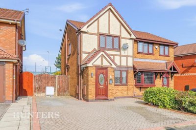 Property on Waterfield Way, M35 9GE