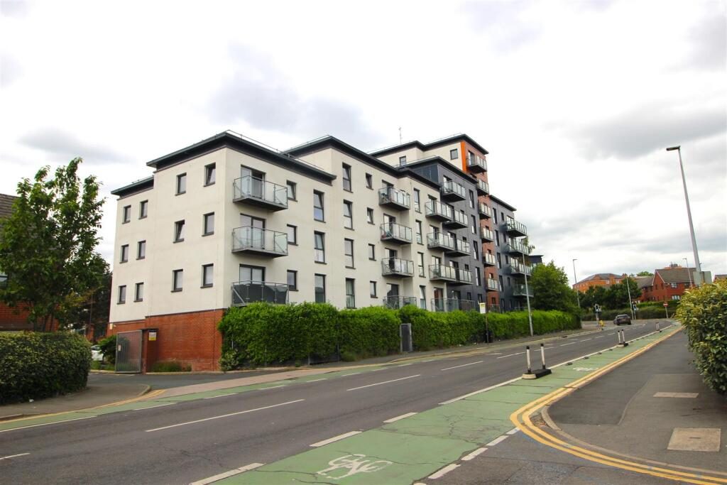 Property main image