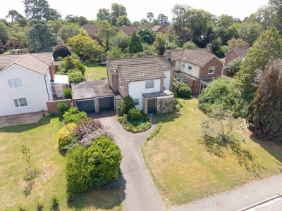 Property on Middle Lane, BA14 7LG