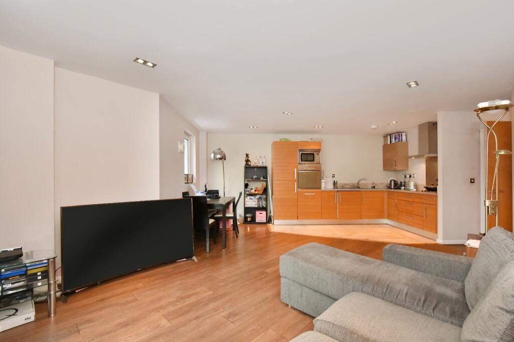 City Tower, 
3 Limeharbour, E14