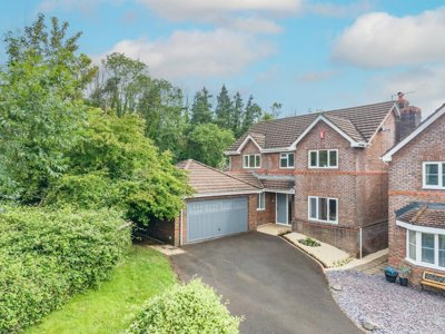 Property on NP10 8HH