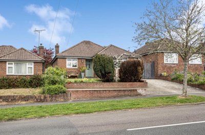 Property on Bodycoats Road, SO53 2GX