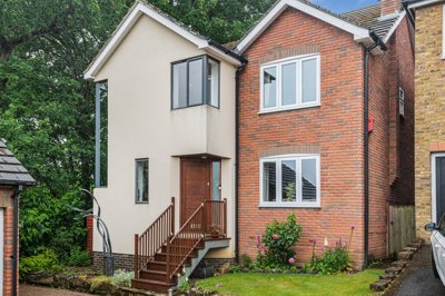 Property on Ashlyns Court, HP4 3BU