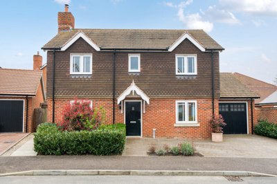 Property on Longhurst Drive, RH14 9XP