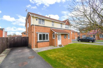 Property on Oakmere Close, CH46 3RJ