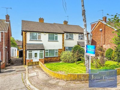 Property on The Friars, IG7 6NG