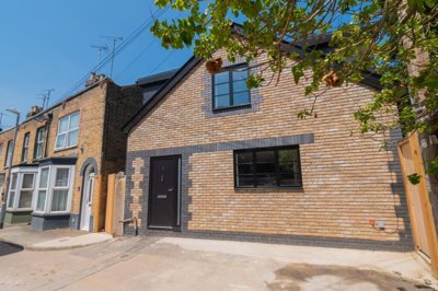 Property on CT11 8JJ